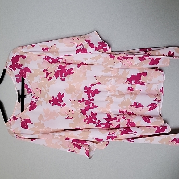 Lane Bryant Feminine Classy Short Sleeve Floral Tie Front Blouse Top NWT 34/36 - Picture 9 of 13